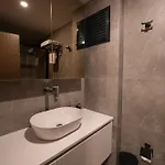 Lara Breeze Kundu Kanyon