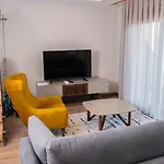 Lara Breeze Kundu Kanyon
