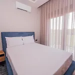 Lara Breeze Kundu Kanyon