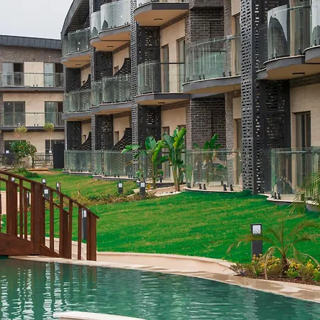 Lara Breeze Kundu Kanyon