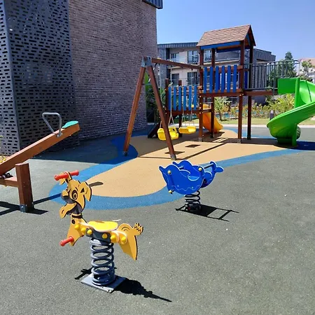 Lara Breeze Kundu Kanyon